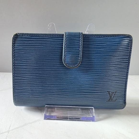 Louis Vuitton Handbags - Louis Vuitton Epi Kisslock Wallet